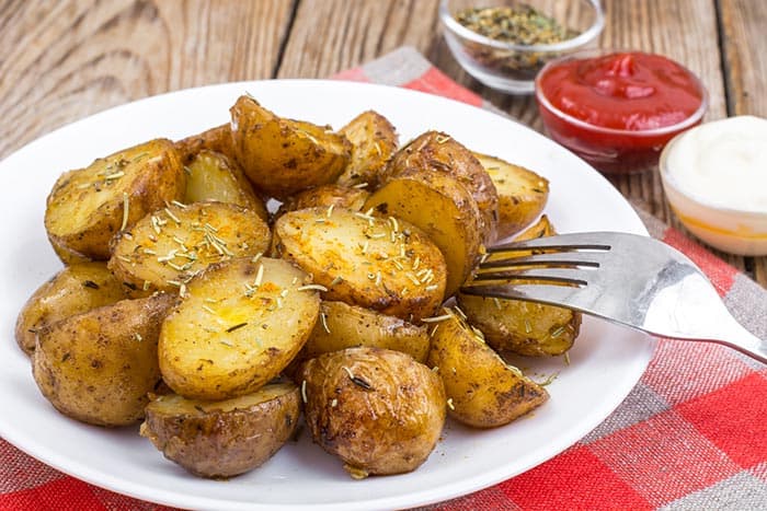 Amasar Seguro Mono Receta de patatas al horno caseras, muy fáciles - Comedera.Com
