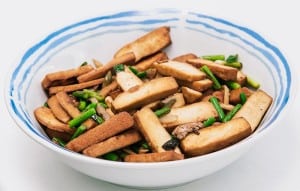 vegetales chinos salteados con tofu ahumado