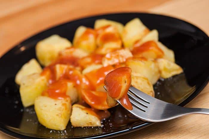 receta como hacer patatas bravas españolas