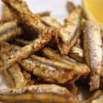 assiette aux anchois frits