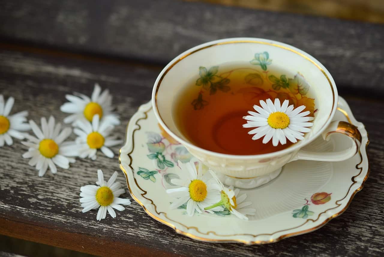 Beneficios del té de manzanilla - Comedera - Recetas, tips y consejos para  comer mejor.