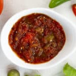 plato con salsa de chiles