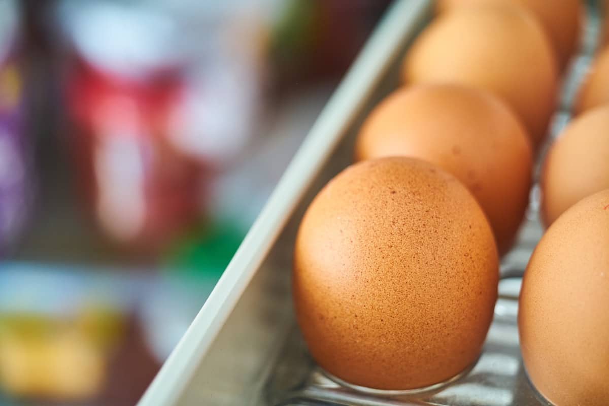 Huevos-en-el-refrigerador