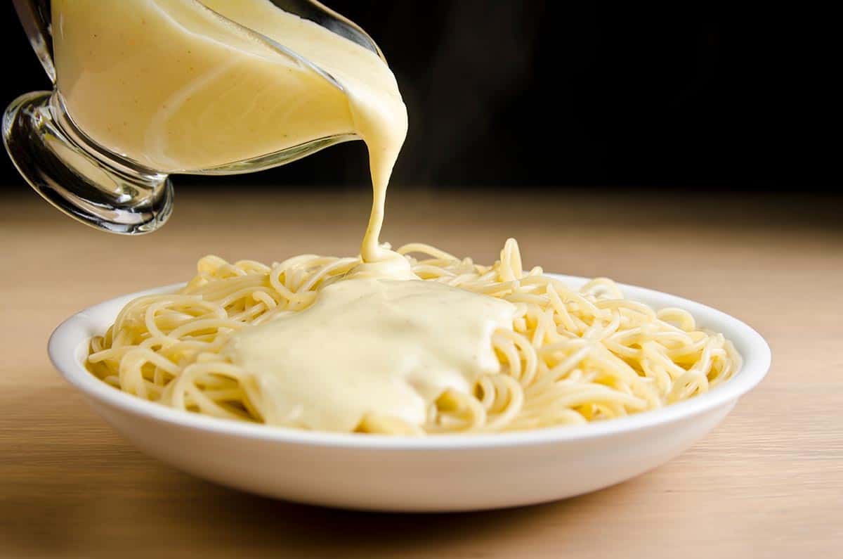 Cómo hacer salsa blanca para pastas - Comedera - Recetas, tips y consejos  para comer mejor.