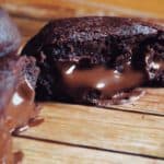 Bolo de chocolate recheado com chocolate