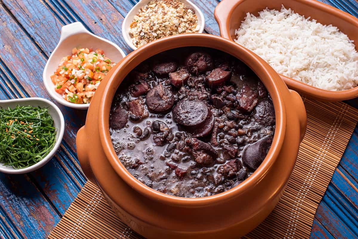 Cocina esta típica feijoada brasileña - Comedera - Recetas, tips y consejos para comer mejor.