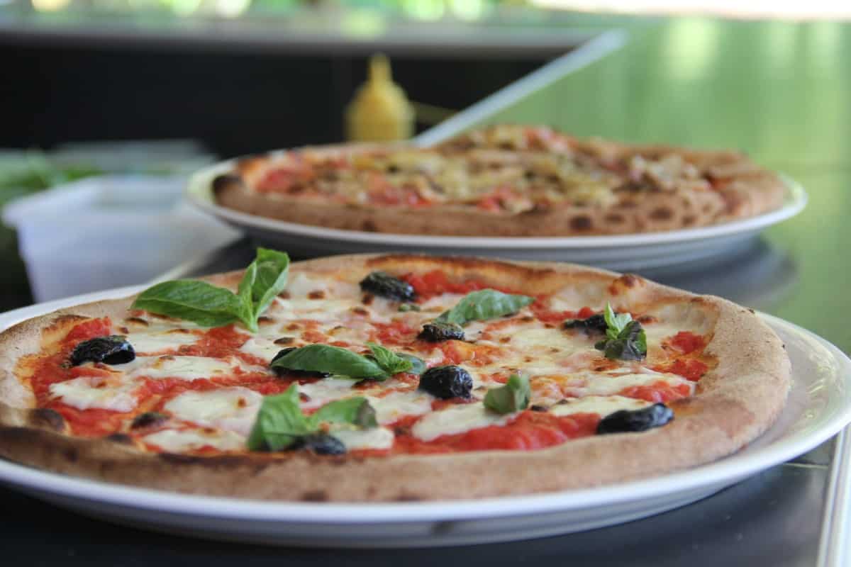 Receta de pizza napolitana - Comedera - Recetas, tips y consejos para comer  mejor.