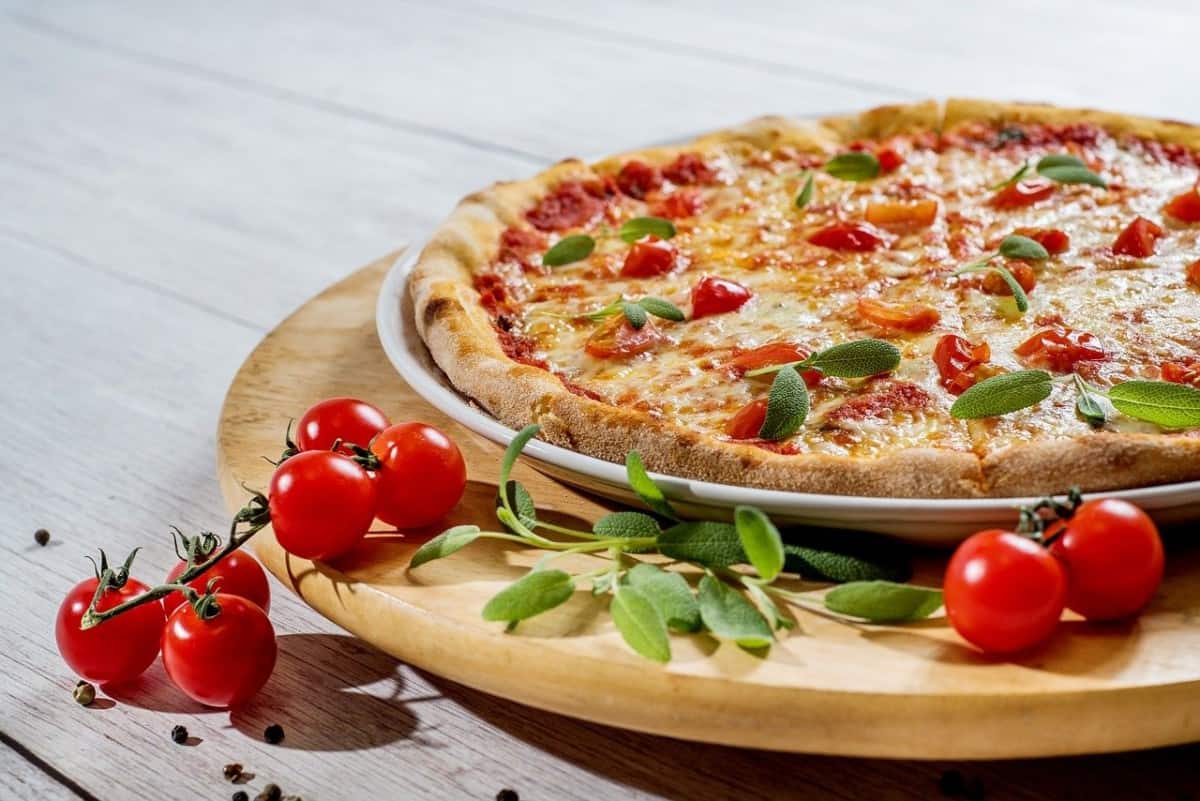 Dinkarville Generador partícula Deliciosa pizza margarita (margherita) - Comedera - Recetas, tips y  consejos para comer mejor.