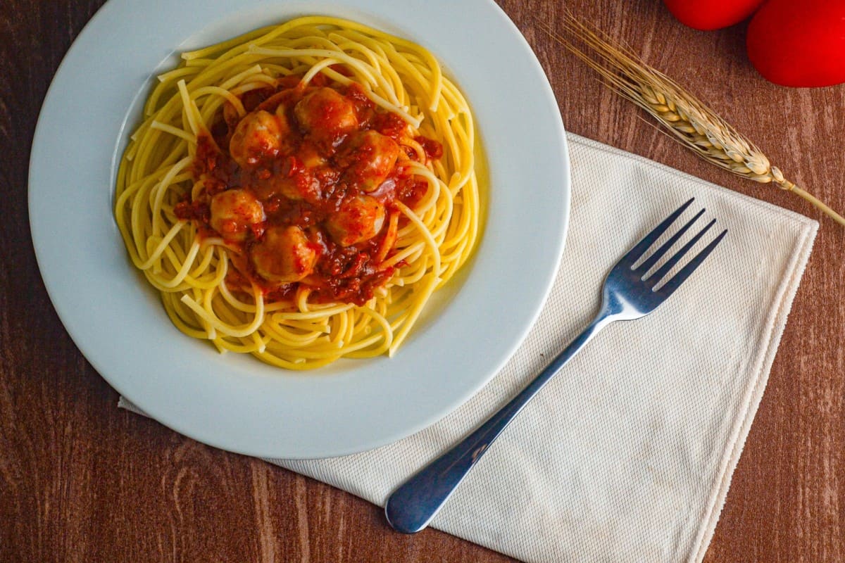 Espaguetis con albóndiga de pavo