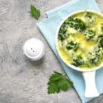 Brócoli en salsa de queso azul