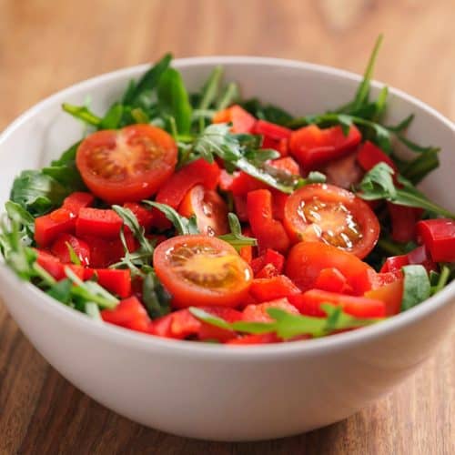 Receta de ensalada de tomates cherry con pimientos - Comedera - Recetas,  tips y consejos para comer mejor.