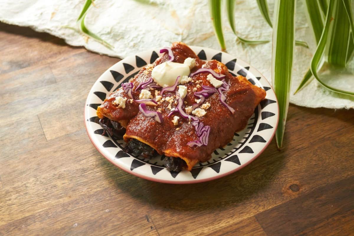 Prepara enchiladas de flor de jamaica - Comedera - Recetas, tips y consejos  para comer mejor.