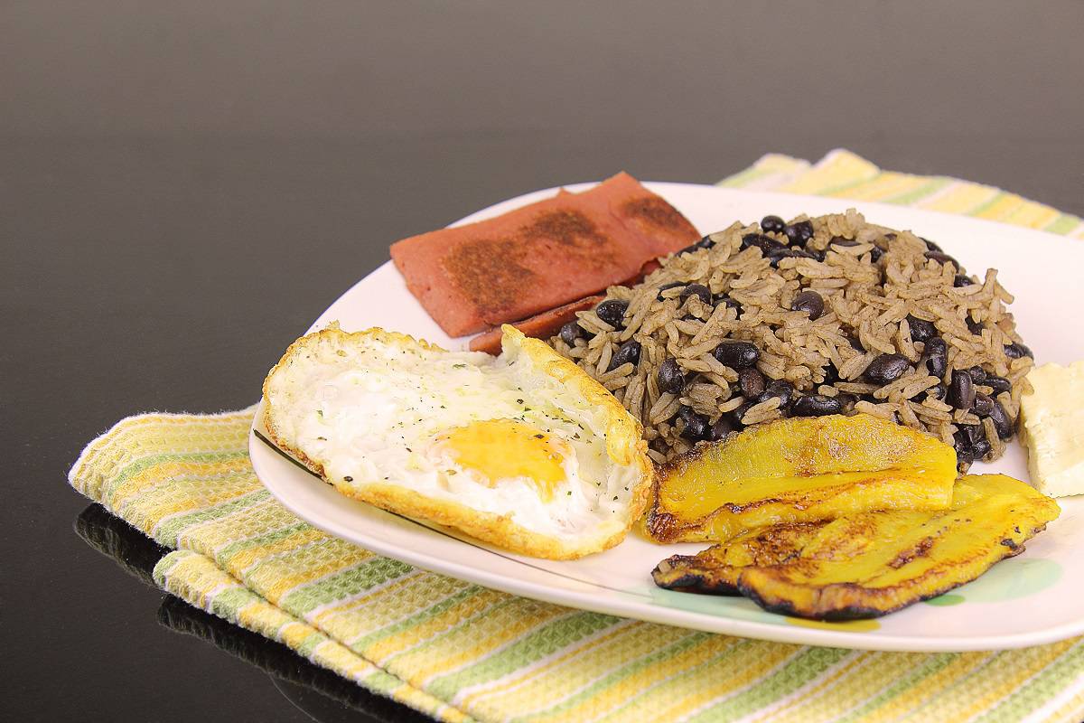 Receta de gallo pinto, plato de Costa Rica - Comedera - Recetas, tips y  consejos para comer mejor.