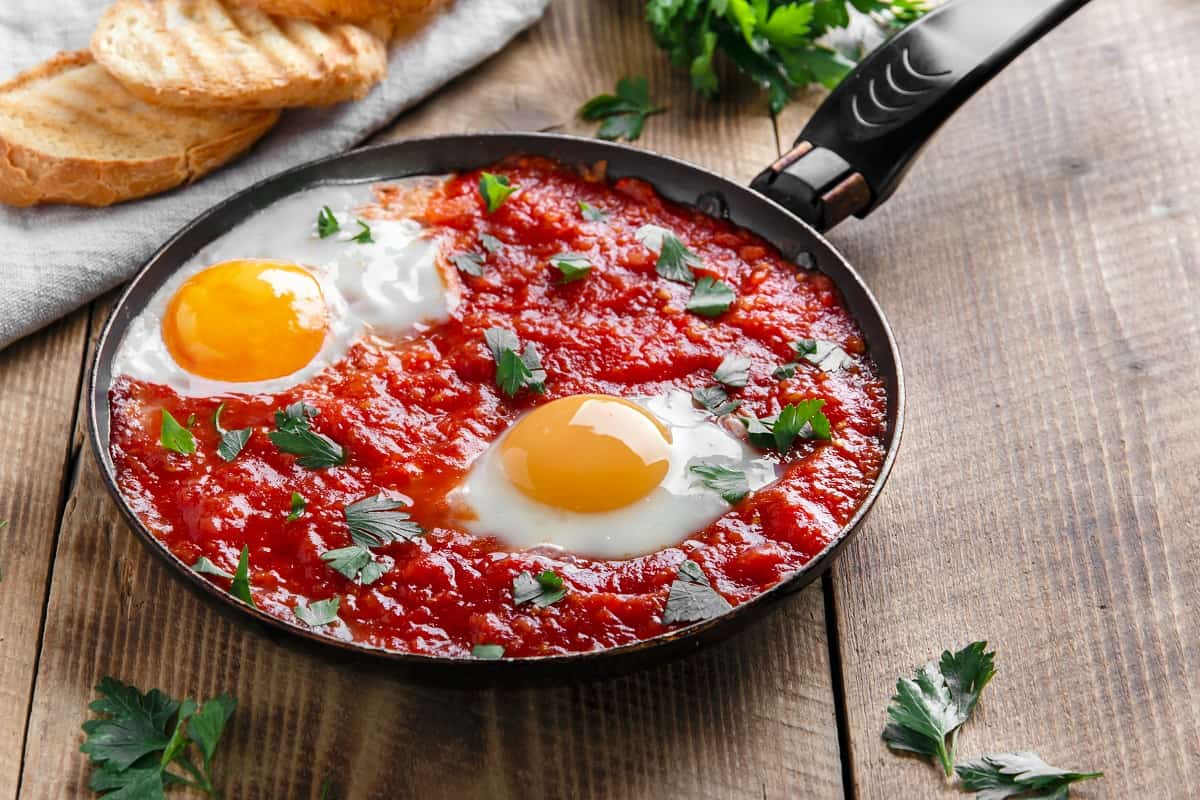 huevos en salsa de tomate