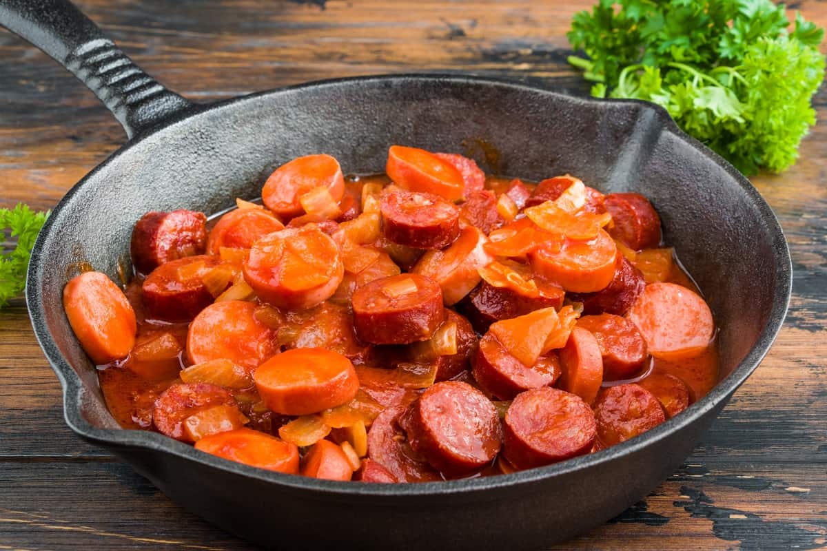Salchicha en salsa de tomate