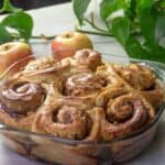 cinnamon rolls con manzana caramelizada
