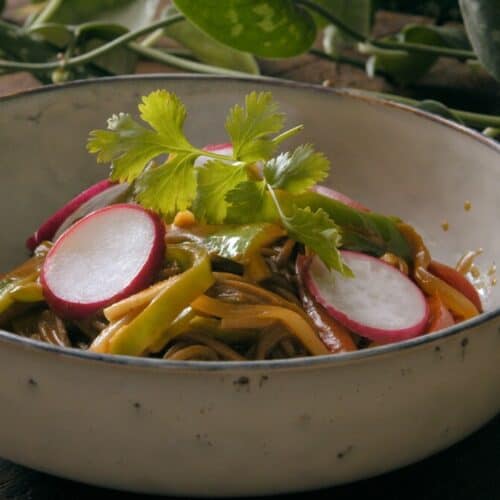 Fideos thai con verduras, receta tailandesa - Comedera - Recetas, tips y  consejos para comer mejor.
