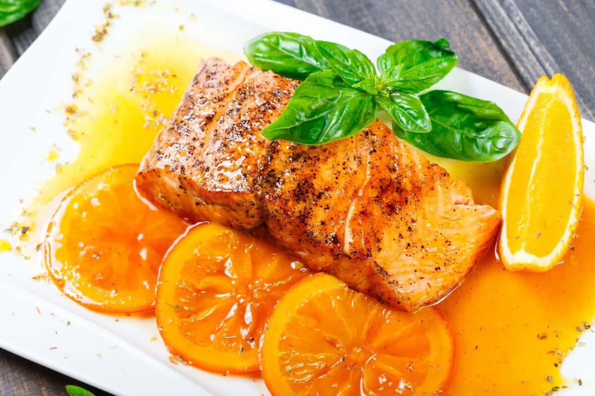 salmão ao molho de laranja