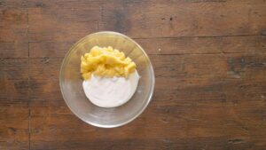helado de mango y arándanos
