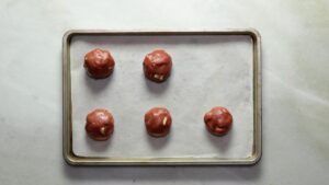 Galletas red velvet con chocolate blanco