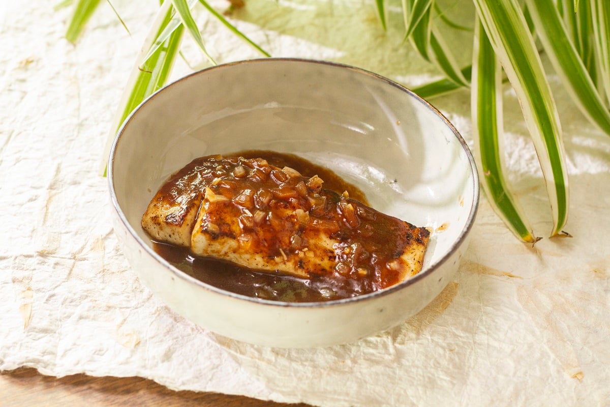 Filete de pescado en salsa de tamarindo