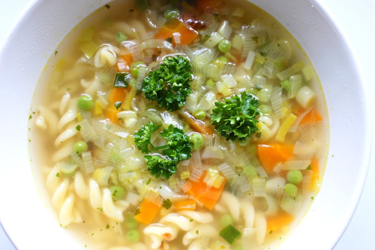 Sopa rápida de verduras con pasta