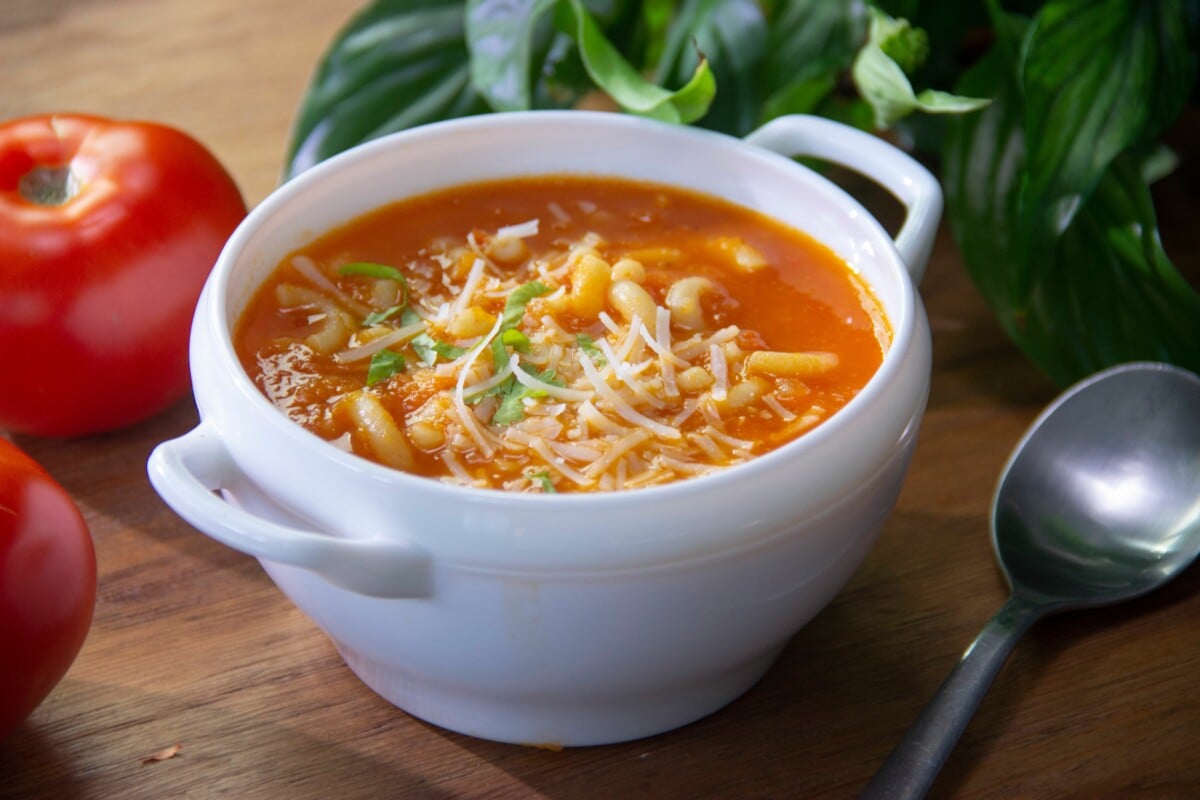 sopa de tomate con pasta