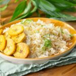arroz com macarrão e banana